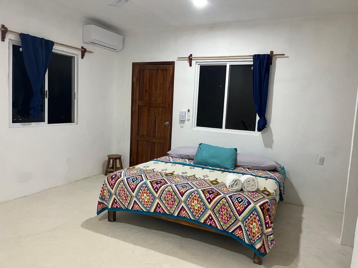 Casa Los Abuelos ホルボックス島 エクステリア 写真